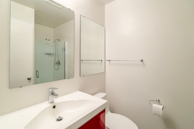 Building Photo - Fabulous 4 Bed 2.5 Bath Colonial With Pati...