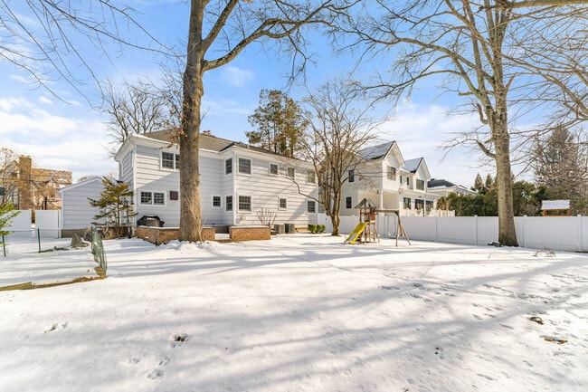 Building Photo - 14 Wakefield Rd