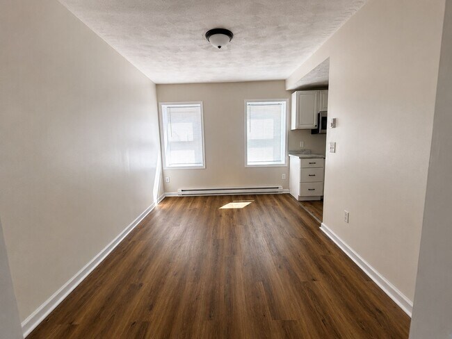 Building Photo - 4 Bed 2 Bath Townhouse for Rent in Rome, NY