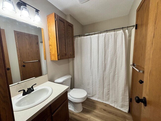 Building Photo - Move in Special- 1/2 off the 2nd full month of rent. Renovated 3 Bedroom 2 Bath Home with a Finis...