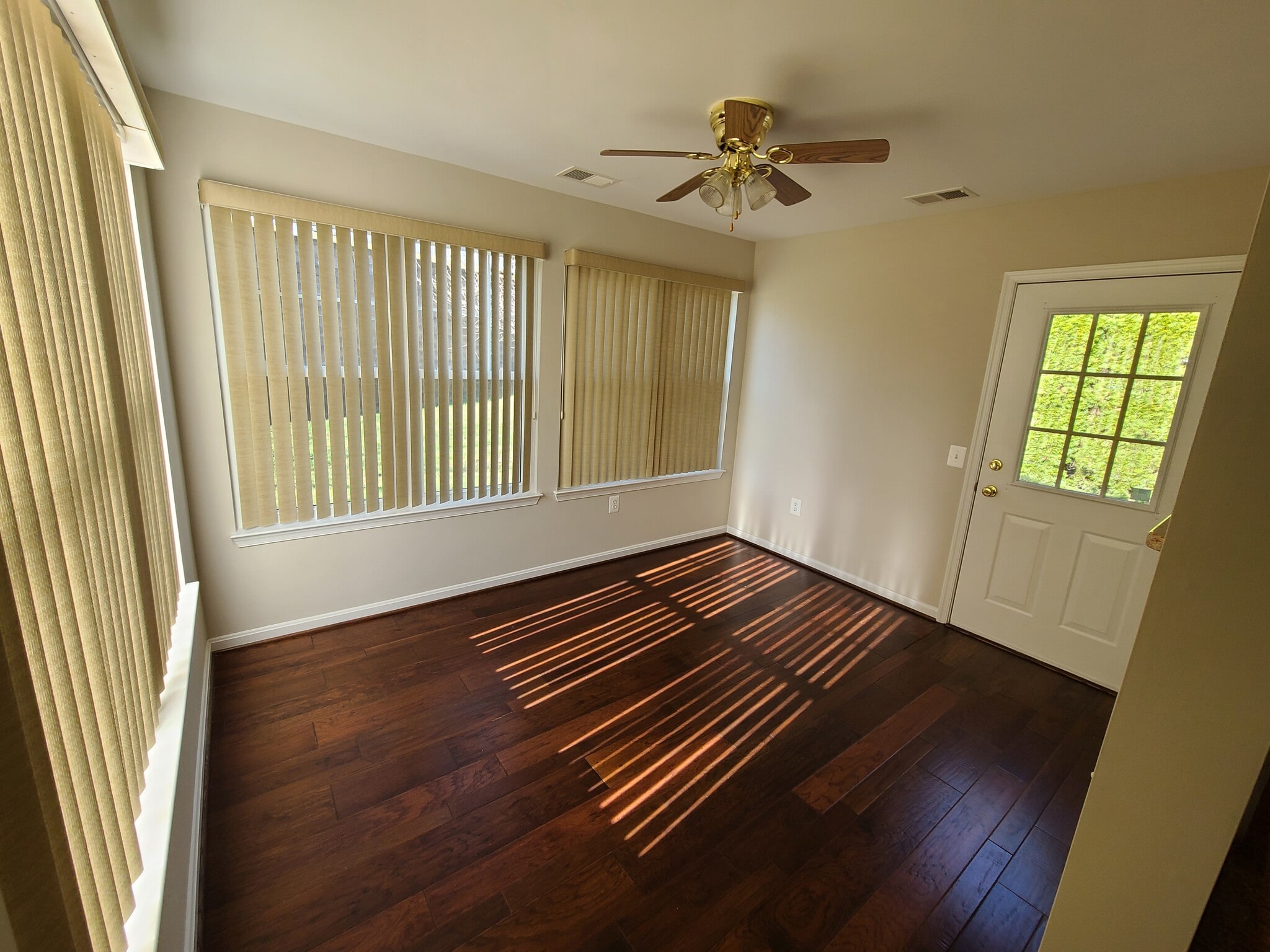 Sunroom - 902 Parade Ln