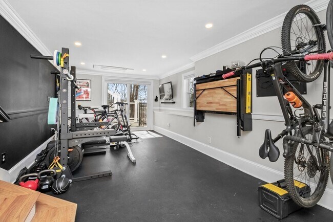 Building Photo - 322 Bunker Hill St