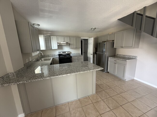 Building Photo - 124 Hampton Dr