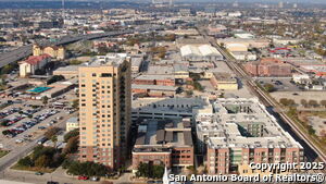 Building Photo - 215 Center St