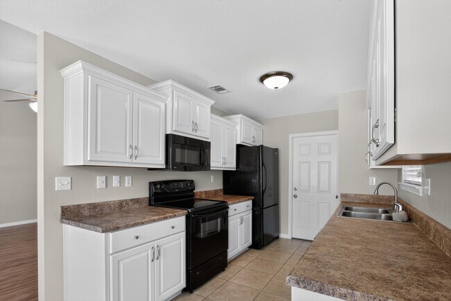 Building Photo - 3151 Forrest Ave