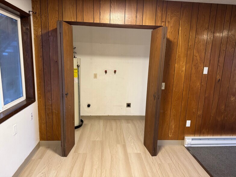 Building Photo - 222 N Beacon St