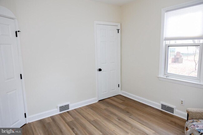 Building Photo - 130 7th Ave