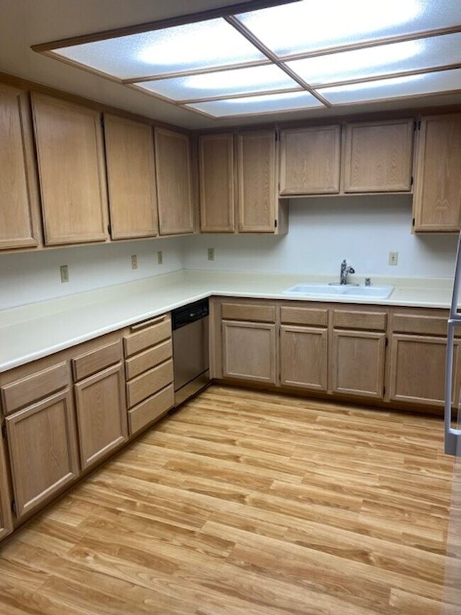 Building Photo - 848 Woodland Ave