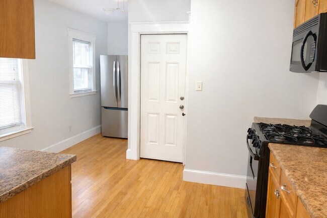 Building Photo - 14 Walter St