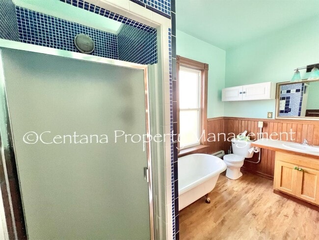 Building Photo - Historic home centrally located and beauti...