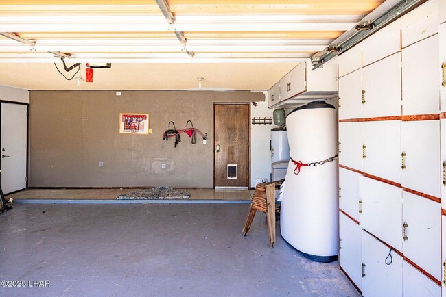 Building Photo - 3713 Mission Dr S