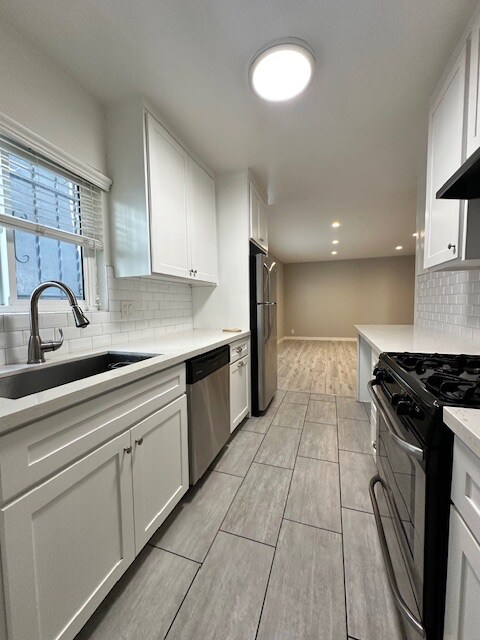 Building Photo - 7555 De Longpre Ave