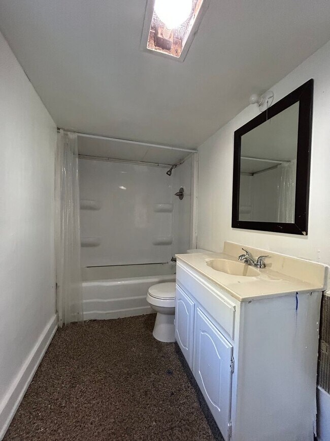 Building Photo - 210 S 4th St