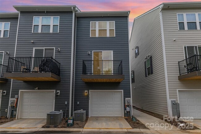 Building Photo - 6122 Cleburne Ct
