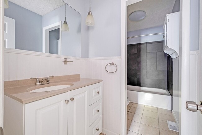 Building Photo - Sanctuary Near Downtown Nashville (MOVE IN SPECIAL!)