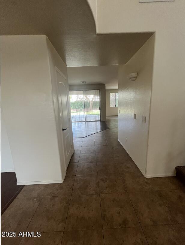 Building Photo - 576 E Julian Dr