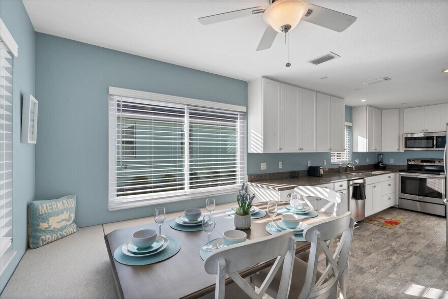 Building Photo - 15826 Aqua Cir