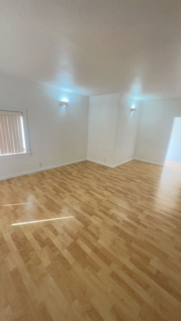Building Photo - 4BED2BATH - GARAGE, HEAT PUMP AC, BACK YAR...