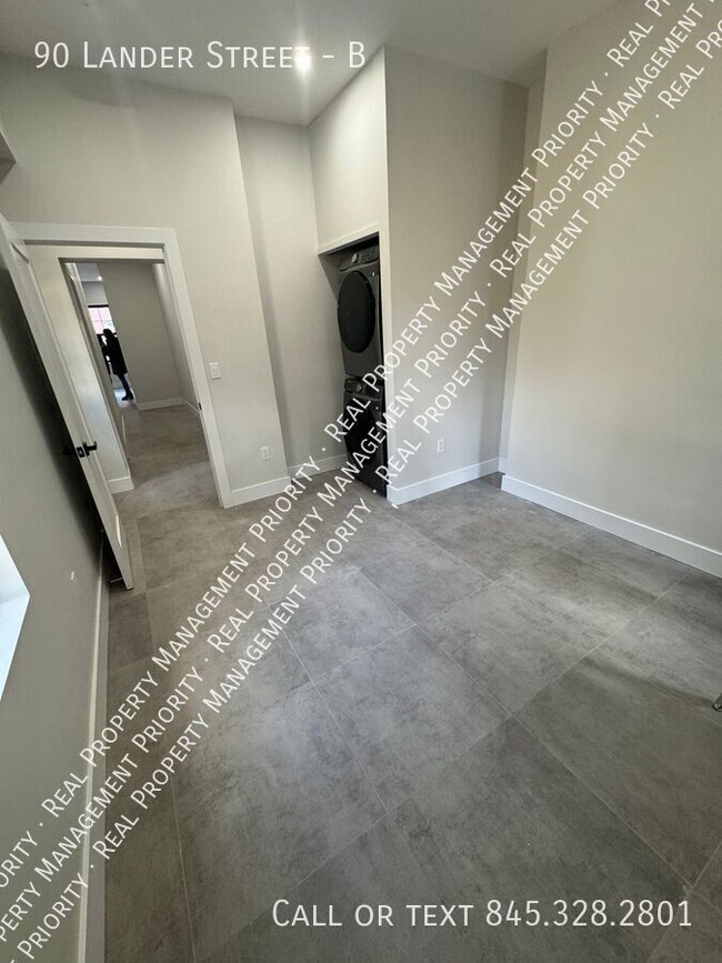 Building Photo - Beautiful newly updated 2-Bedroom Apt B