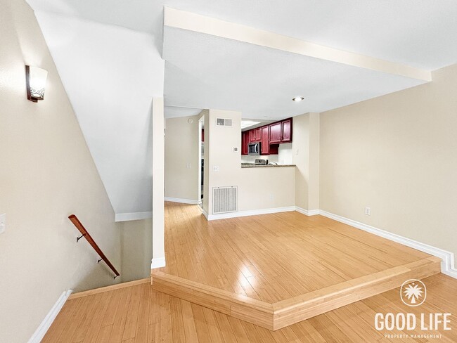Building Photo - Spacious 3B/2.5BA Multi-Level Home in Redwood Village with Attached Garage, Private Patio & Commu...