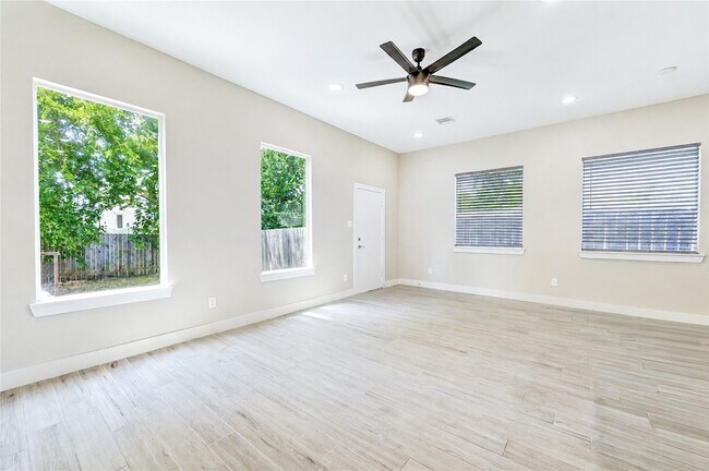 Building Photo - 4536 Sunflower St
