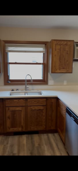 Kitchen - 815 Meadowview Ln