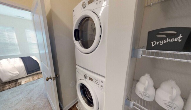 Building Photo - A1 | 1 Bed 1 Bath | 739 sf | $1540-$1847 |...