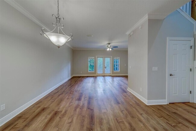 Building Photo - 270 Valencia Cir