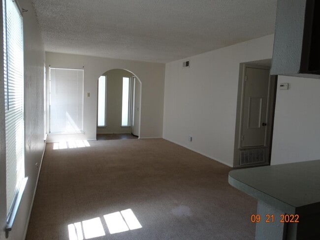 Building Photo - 7132 Larksong St