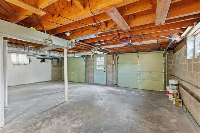 Building Photo - 798 Bank St SE