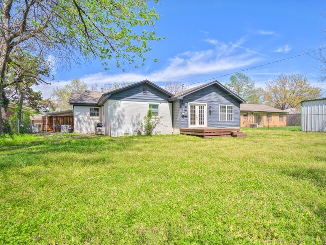 Building Photo - Beautiful Home Just Minutes from the OU Campus!