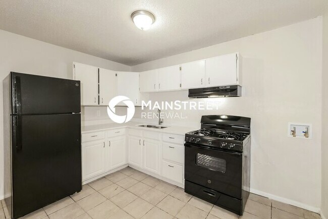 Building Photo - 4 Bedroom Pet-Friendly Home in Grandview, ...