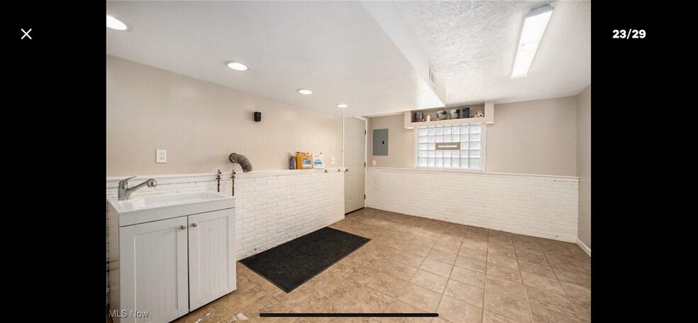 Building Photo - 6192 Jaycox Rd