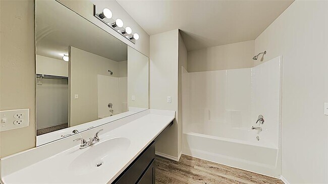 Building Photo - 2012 W Hunters Springs Way