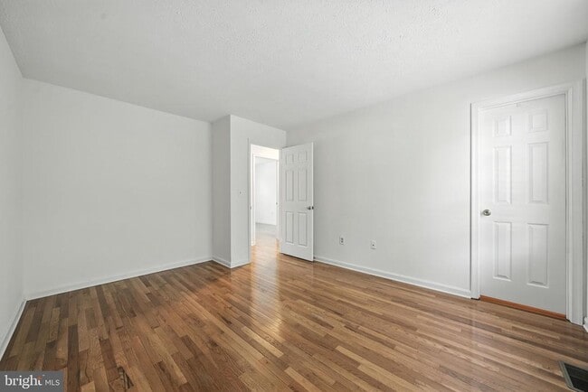 Building Photo - 18202 Macrae Ct