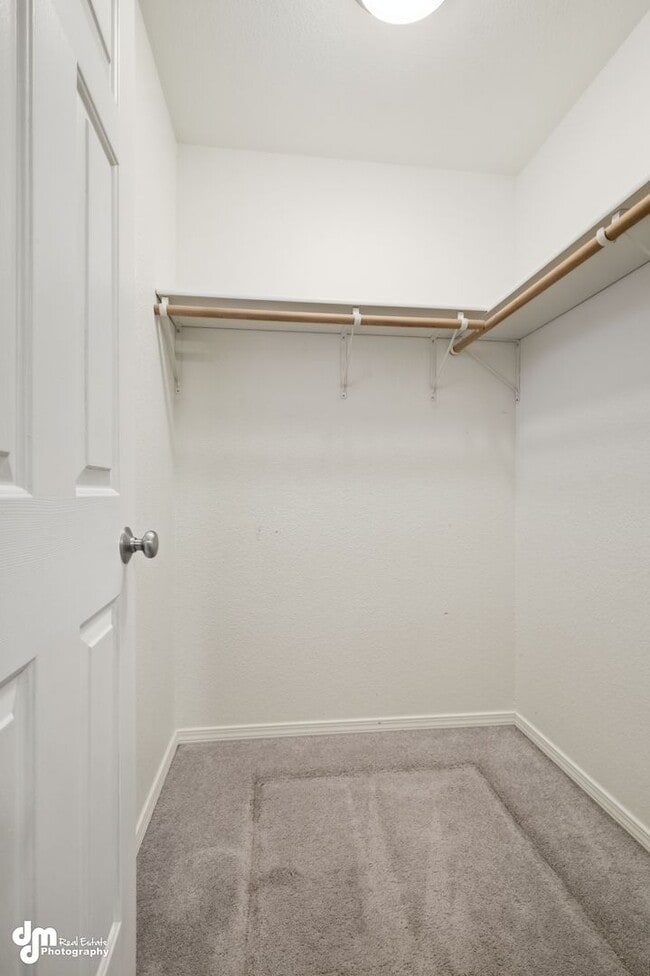 Building Photo - 3 BEDROOM | 2 BATHROOM | 2 CAR GARAGE