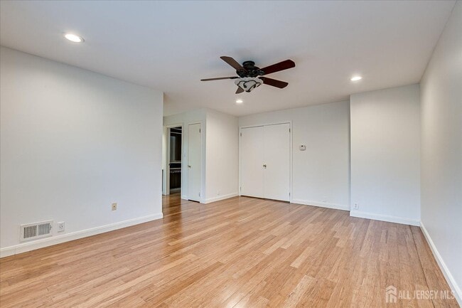 Building Photo - 3902 Springbrook Dr