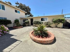 Building Photo - 809 Coburn Ct