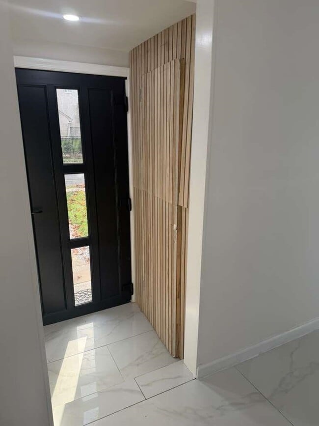 Building Photo - 996 Palisade Ave