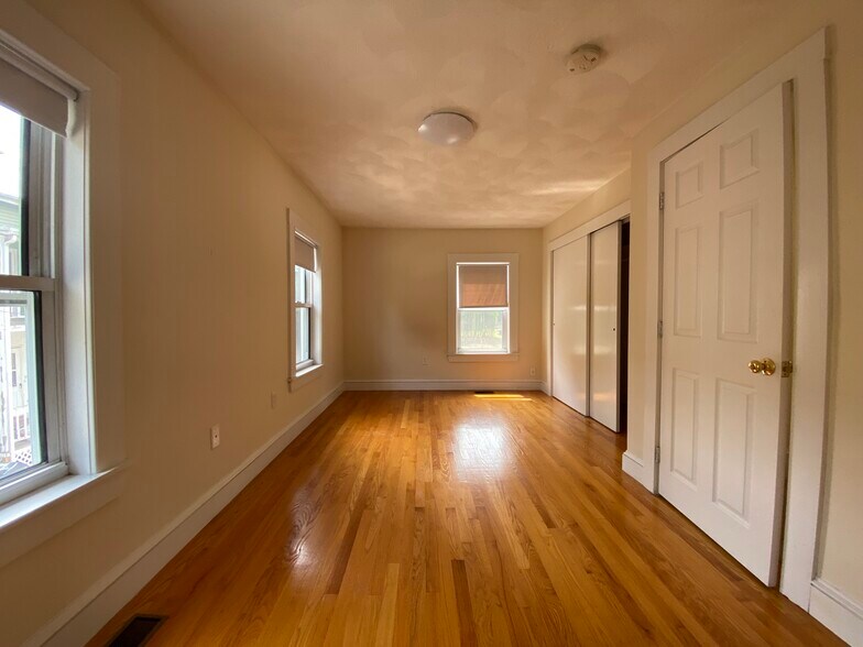 Building Photo - 7 Rifle Ct