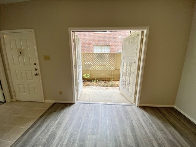 Building Photo - 2121 El Paseo St