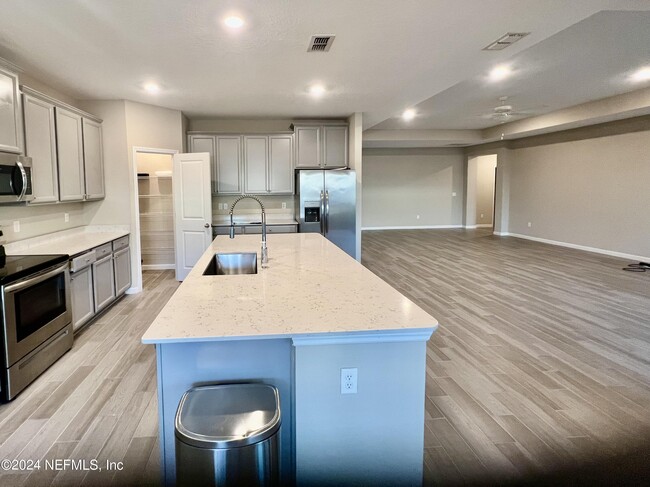 Building Photo - 7512 Chervil St