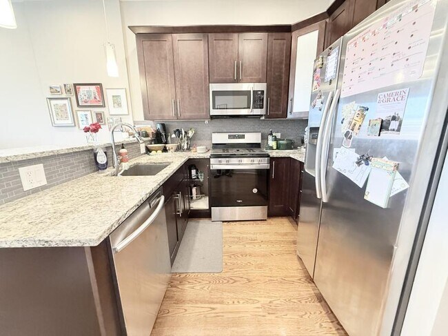 Primary Photo - 2 bedroom in Chicago IL 60642