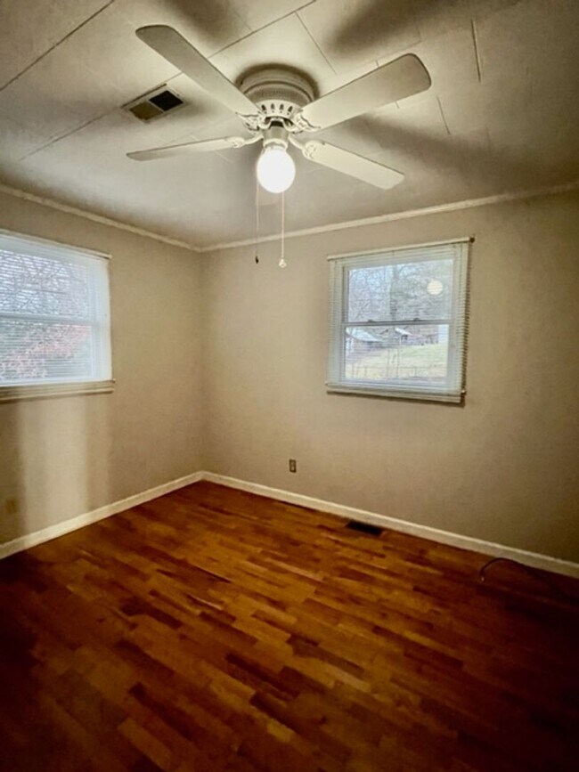 Building Photo - Black Mountain Rental