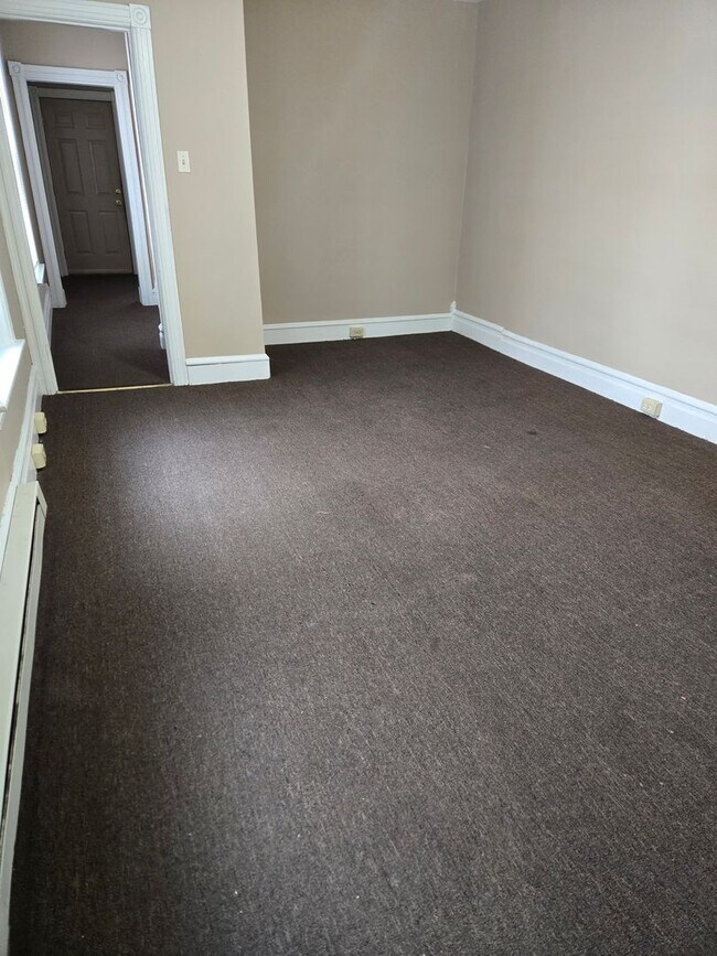 Building Photo - 1424 W Chew St