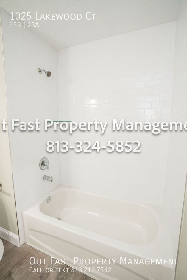 Building Photo - 1025 Lakewood Ct