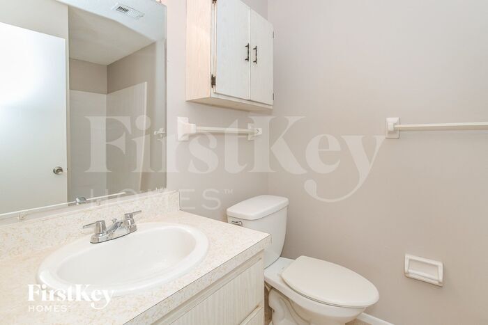 Building Photo - 705 Vincent Dr