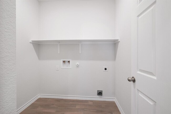 Building Photo - 108 Leatherleaf Dr