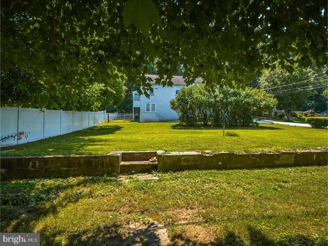 Building Photo - 3804 Louanna Ave