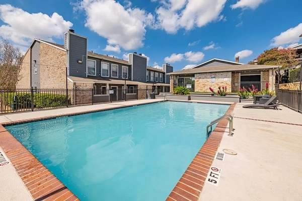 Silver Creek Apartments in San Antonio, TX - Silver Creek Apartments